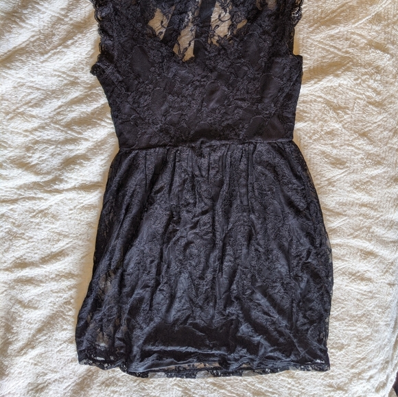 Hot Black Lace Dress with Ribbon Bow at Neck - Picture 2 of 6